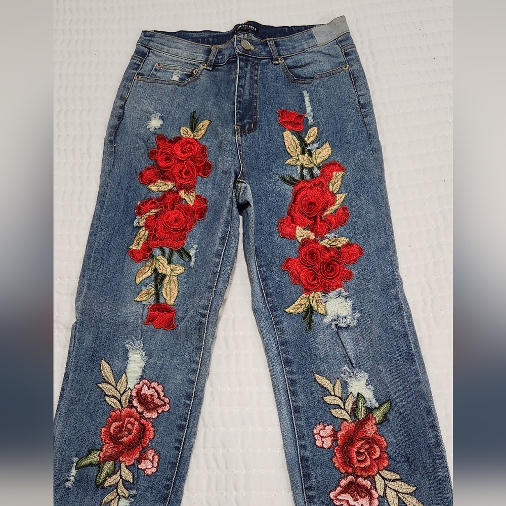FASHION NOVA JEANS SIZE S